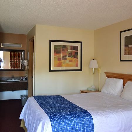 Travelodge By Wyndham Sea-Tac Airport North Тукуила Екстериор снимка