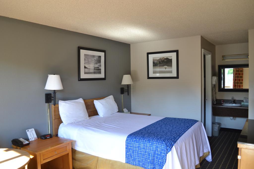 Travelodge By Wyndham Sea-Tac Airport North Тукуила Екстериор снимка