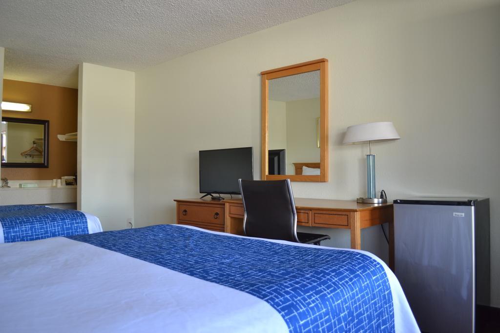 Travelodge By Wyndham Sea-Tac Airport North Тукуила Екстериор снимка