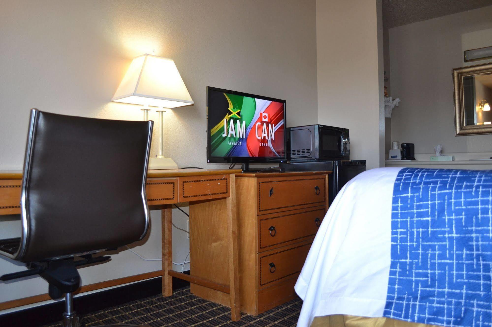 Travelodge By Wyndham Sea-Tac Airport North Тукуила Екстериор снимка