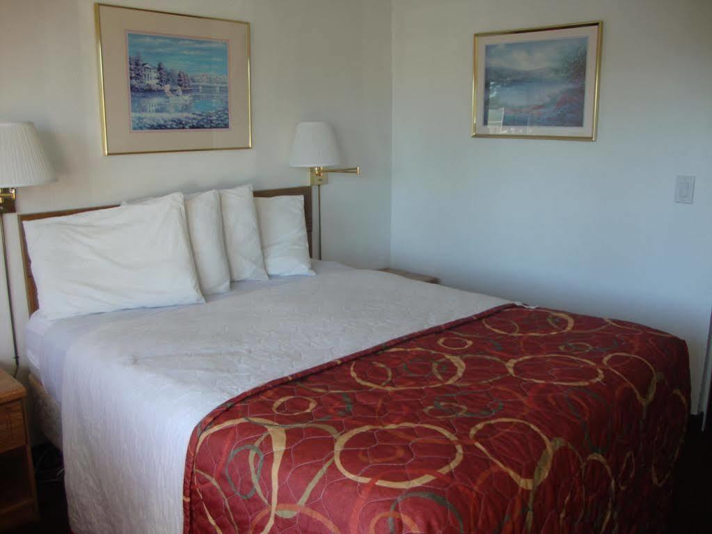 Travelodge By Wyndham Sea-Tac Airport North Тукуила Екстериор снимка