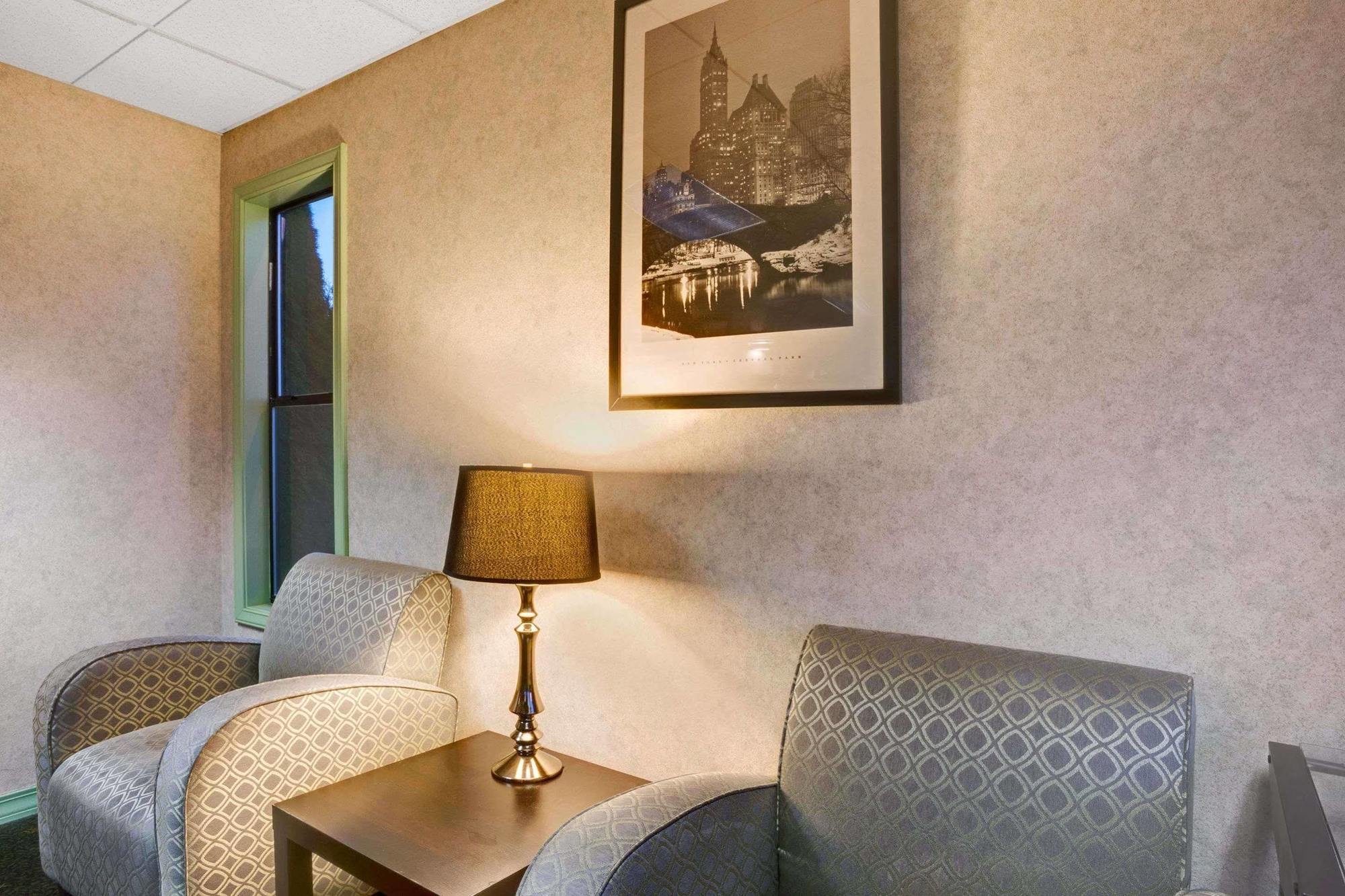 Travelodge By Wyndham Sea-Tac Airport North Тукуила Екстериор снимка