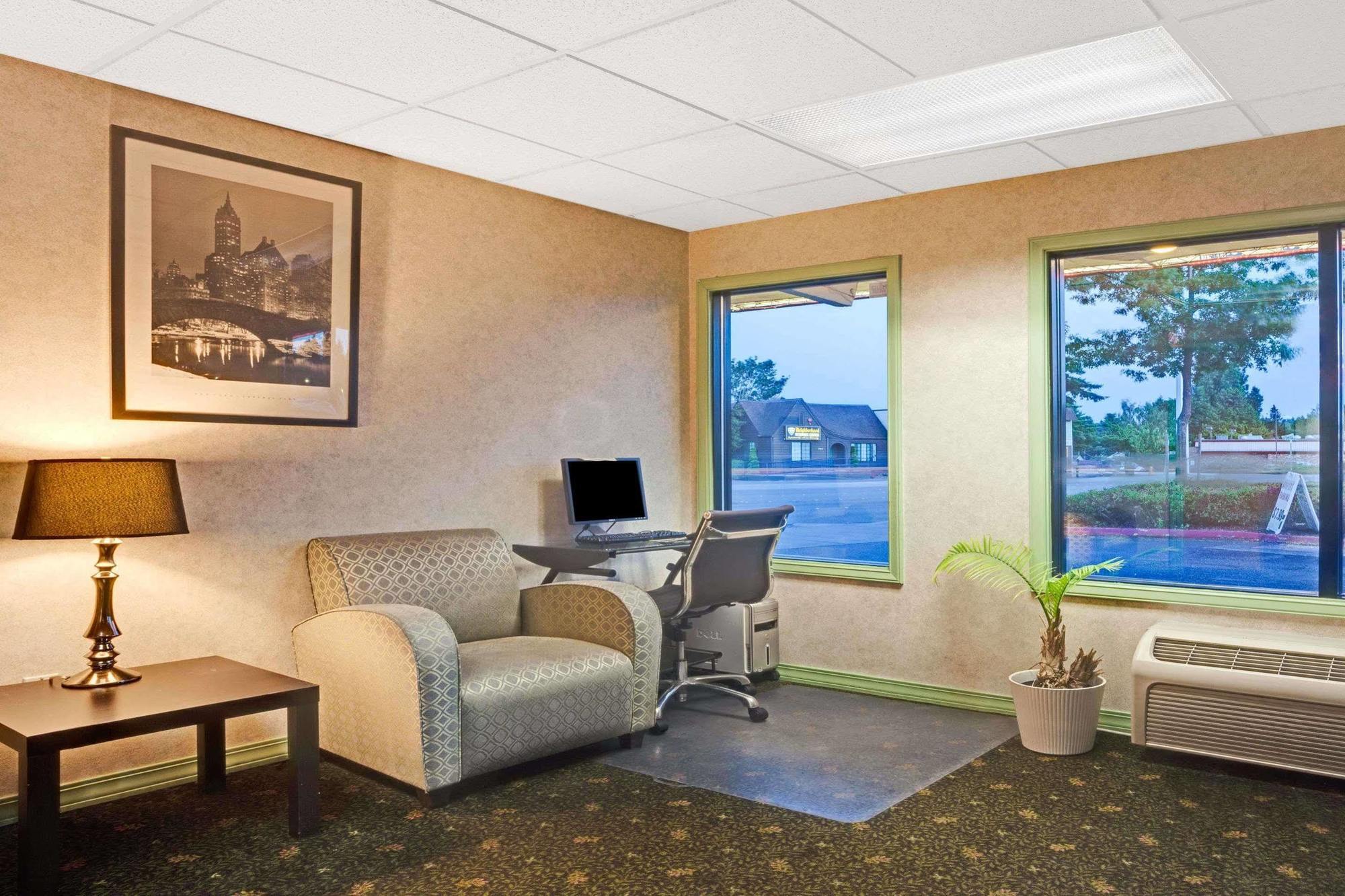 Travelodge By Wyndham Sea-Tac Airport North Тукуила Екстериор снимка